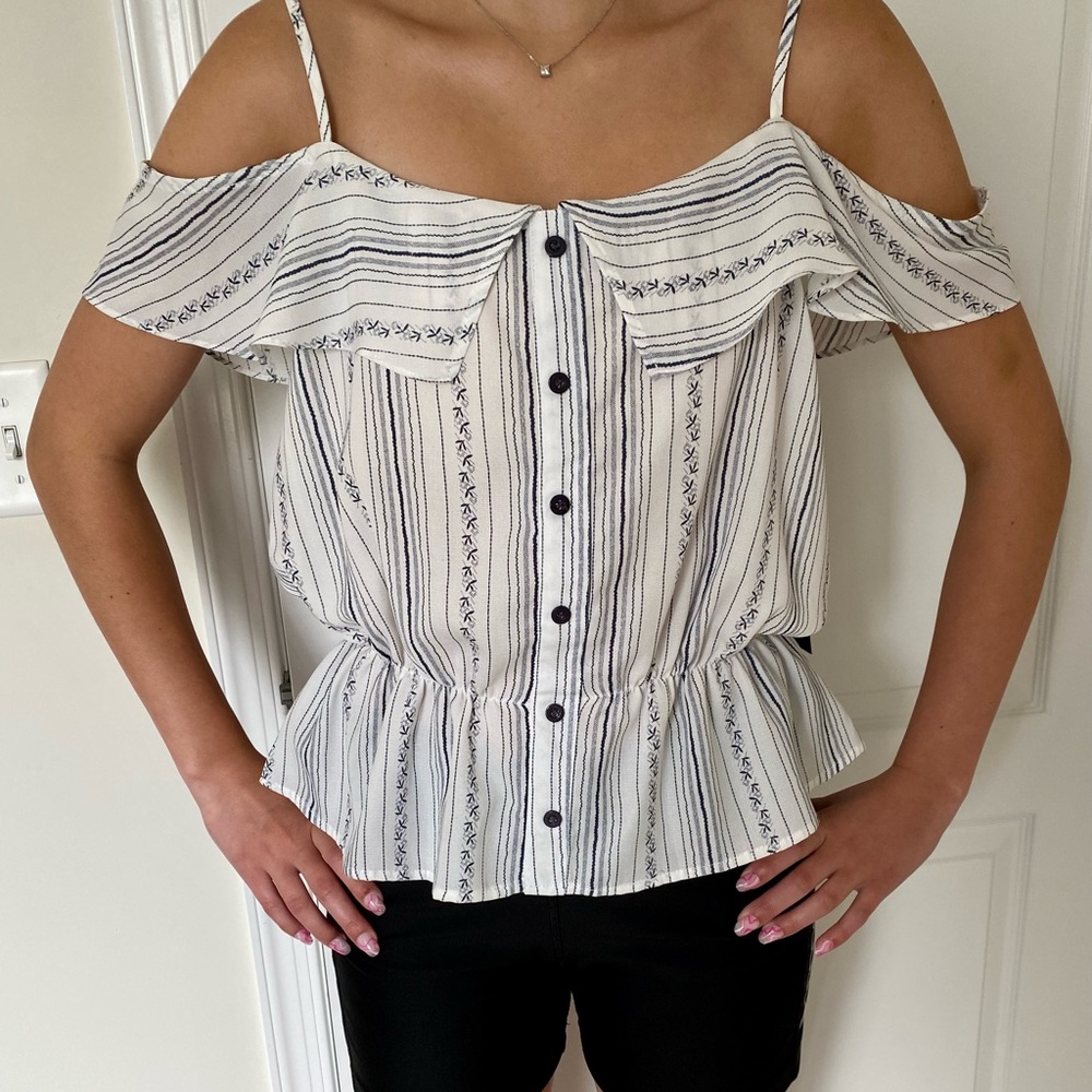 KAII Los Angeles M off the shoulder, white blouse w/ navy stripes NEW WITH TAGS